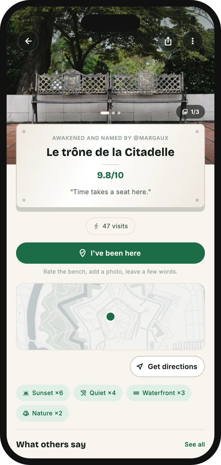 A bench page: photo, discoverer's plaque, score out of 10 and check-in button